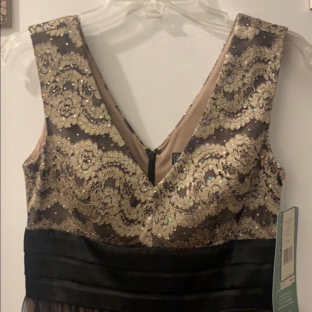 Dress - Picture 6 of 7